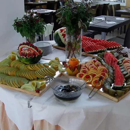 Hotel Meropi & 4*