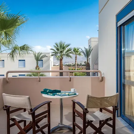 Hotel Meropi & 4*